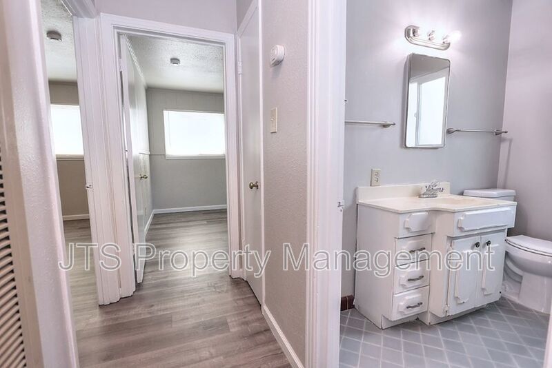 Rare 2 Bedroom Lower Level Apartment Across from UC Davis Med Center! property image