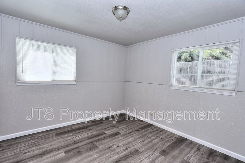 Rare 2 Bedroom Lower Level Apartment Across from UC Davis Med Center! property image