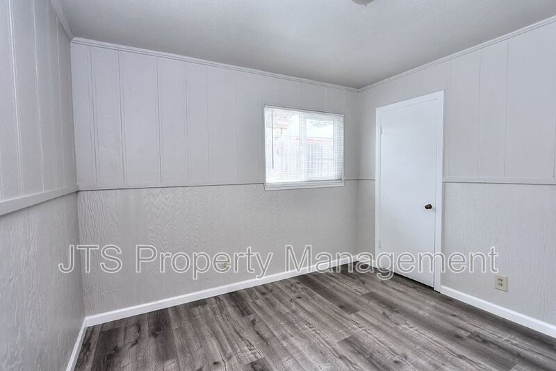 Rare 2 Bedroom Lower Level Apartment Across from UC Davis Med Center! property image