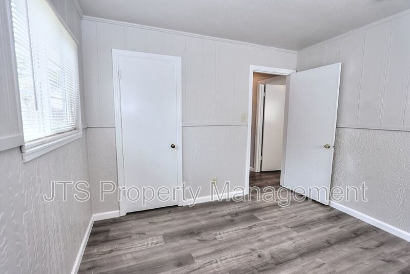 Rare 2 Bedroom Lower Level Apartment Across from UC Davis Med Center! property image