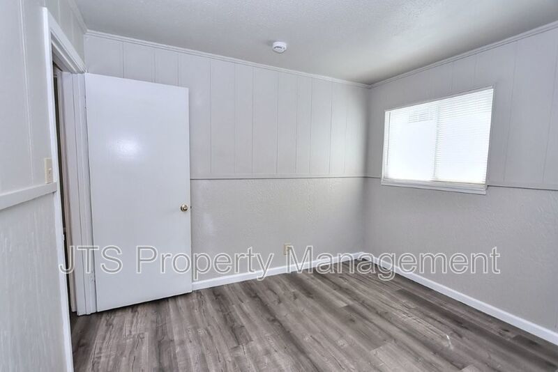 Rare 2 Bedroom Lower Level Apartment Across from UC Davis Med Center! property image