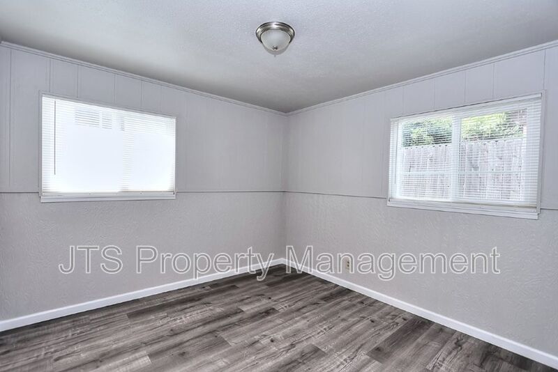 Rare 2 Bedroom Lower Level Apartment Across from UC Davis Med Center! property image