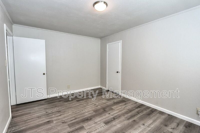 Rare 2 Bedroom Lower Level Apartment Across from UC Davis Med Center! property image