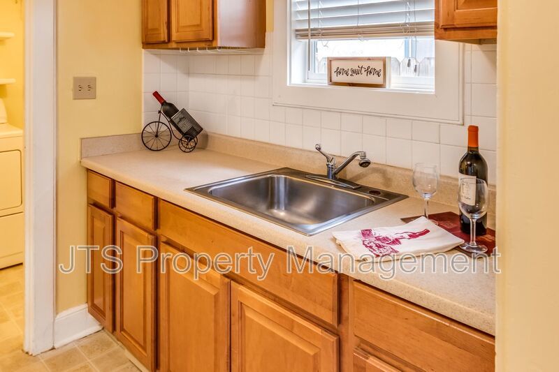 Charming Land Park Unit for rent! property image