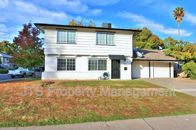 Adorable 2 Bed 1 Bath with 1 Car Garage & Huge Backyard! property image