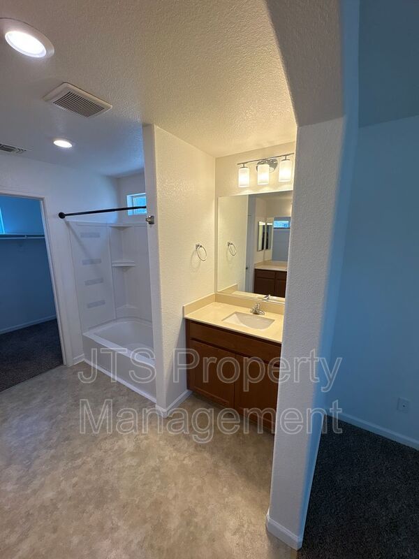 Beautiful Gated Community Sacramento Home for rent! property image