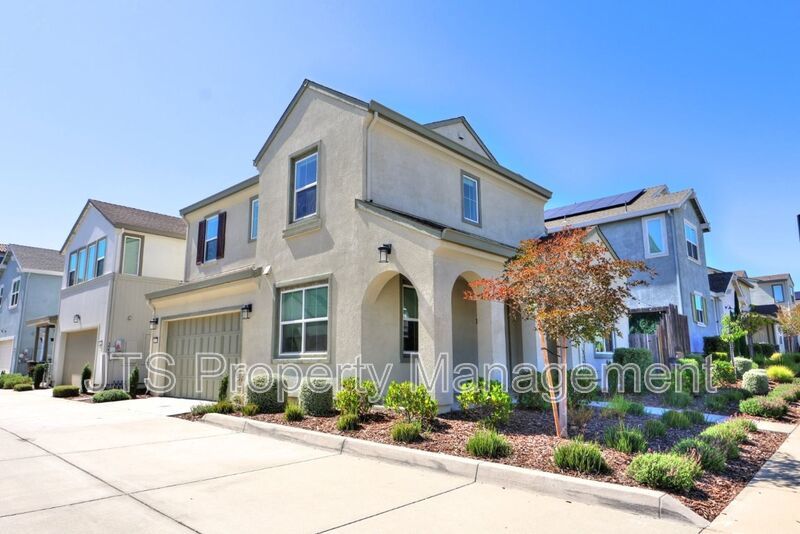 Incredible Gated Solar Folsom Home with clubhouse access! property image
