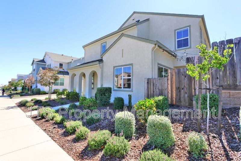 Incredible Gated Solar Folsom Home with clubhouse access! property image
