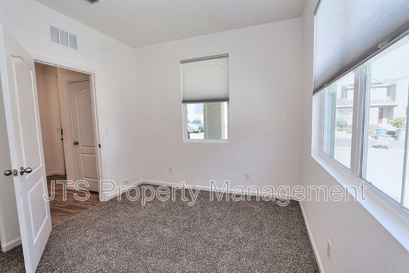 Incredible Gated Solar Folsom Home with clubhouse access! property image