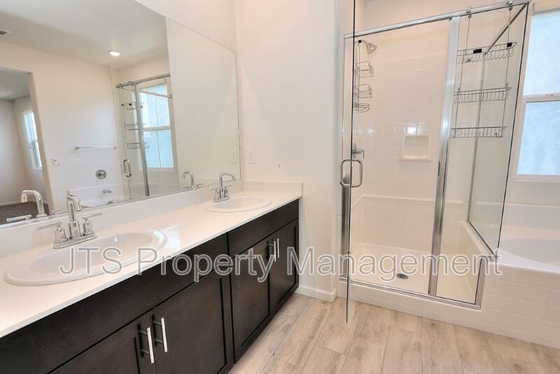 Incredible Gated Solar Folsom Home with clubhouse access! property image