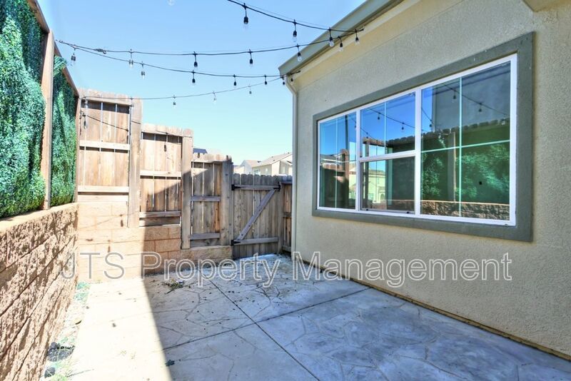 Incredible Gated Solar Folsom Home with clubhouse access! property image