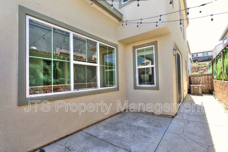 Incredible Gated Solar Folsom Home with clubhouse access! property image