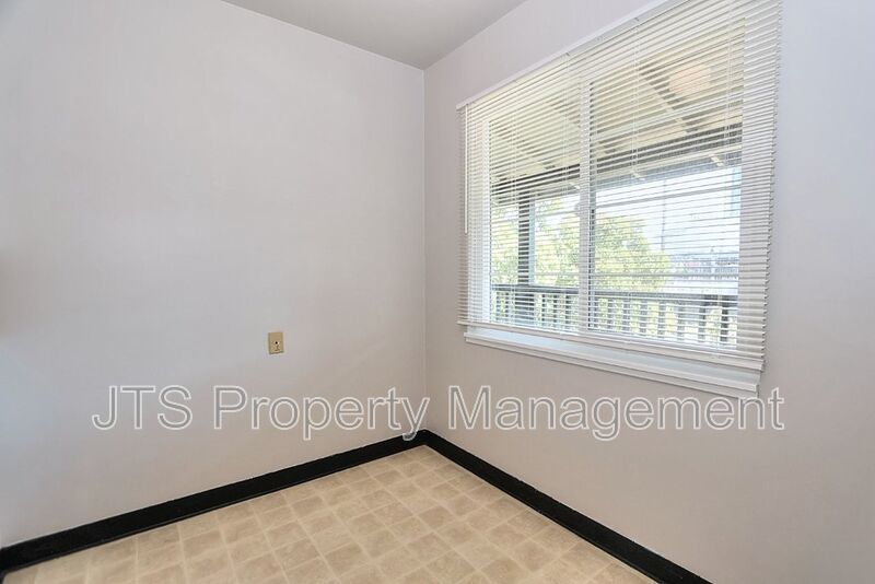 Updated Upstairs 1 Bedroom Across the Street from UC Davis! property image