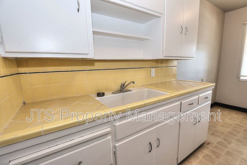 Updated Upstairs 1 Bedroom Across the Street from UC Davis! property image