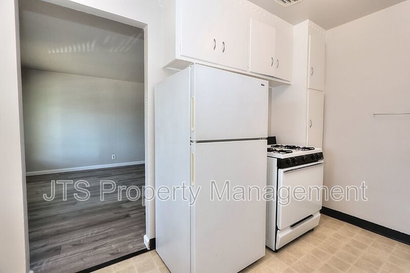 Updated Upstairs 1 Bedroom Across the Street from UC Davis! property image