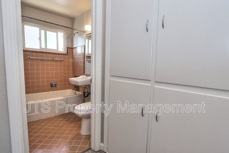 Updated Upstairs 1 Bedroom Across the Street from UC Davis! property image