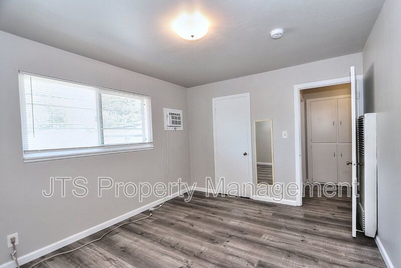 Updated Upstairs 1 Bedroom Across the Street from UC Davis! property image