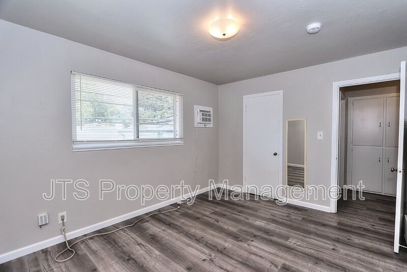 Updated Upstairs 1 Bedroom Across the Street from UC Davis! property image