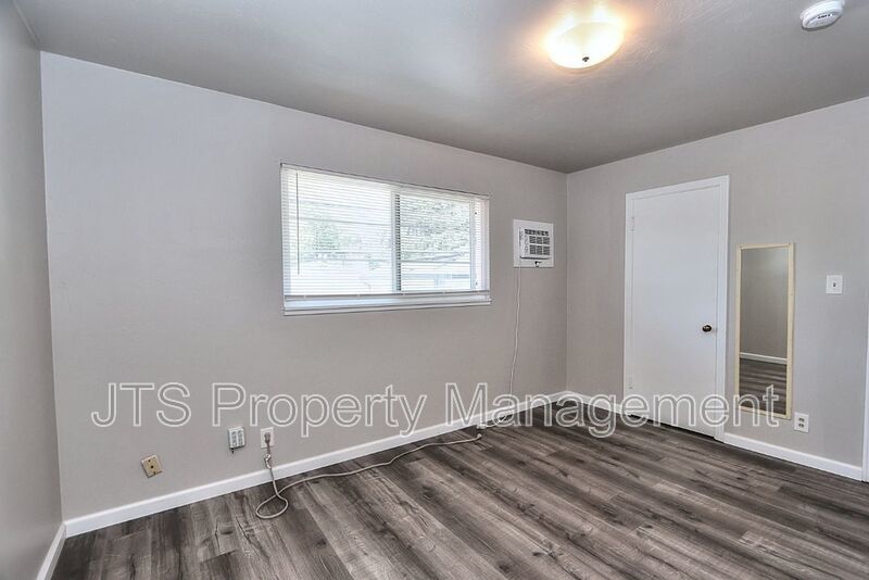 Updated Upstairs 1 Bedroom Across the Street from UC Davis! property image