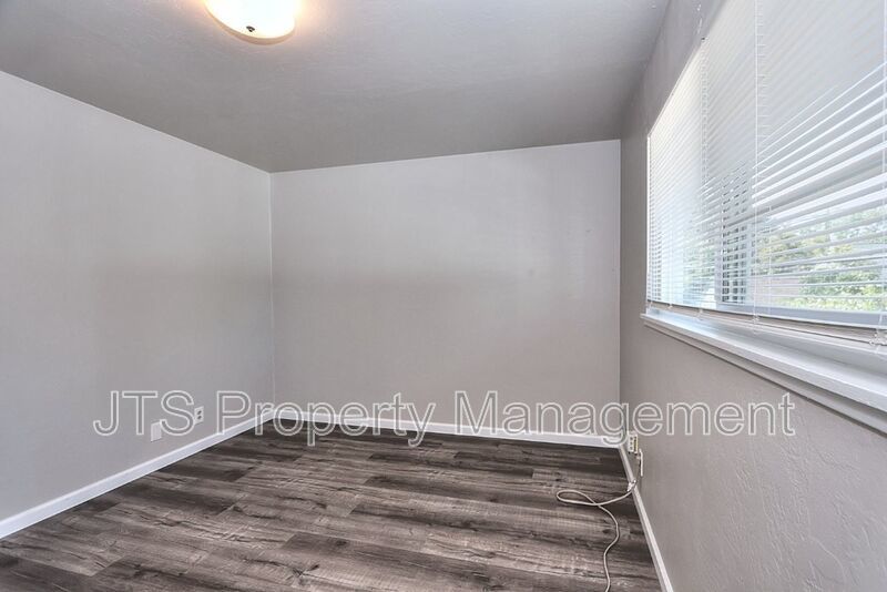 Updated Upstairs 1 Bedroom Across the Street from UC Davis! property image