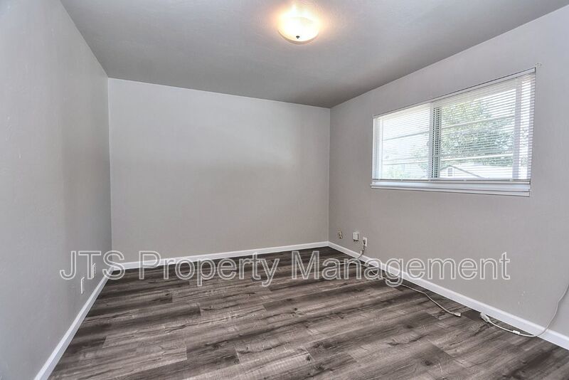 Updated Upstairs 1 Bedroom Across the Street from UC Davis! property image