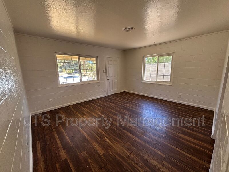 Cozy 2 bed 1 bath Unit in South Tahoe Park! property image