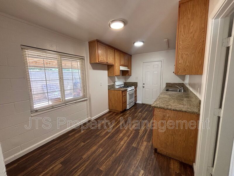 Cozy 2 bed 1 bath Unit in South Tahoe Park! property image