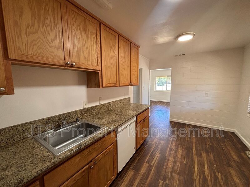 Cozy 2 bed 1 bath Unit in South Tahoe Park! property image