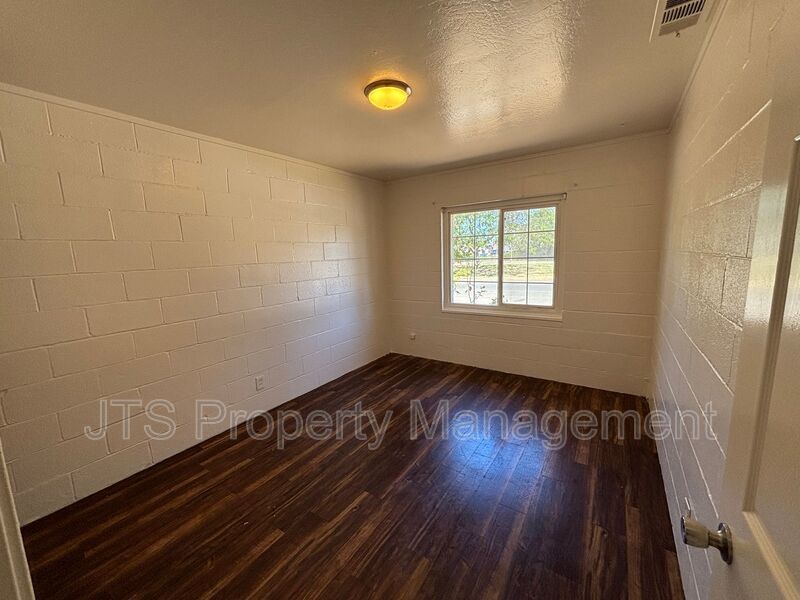 Cozy 2 bed 1 bath Unit in South Tahoe Park! property image