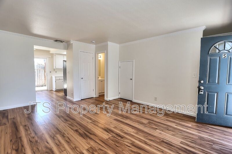 Condo For Rent Steps From Community Pool! property image