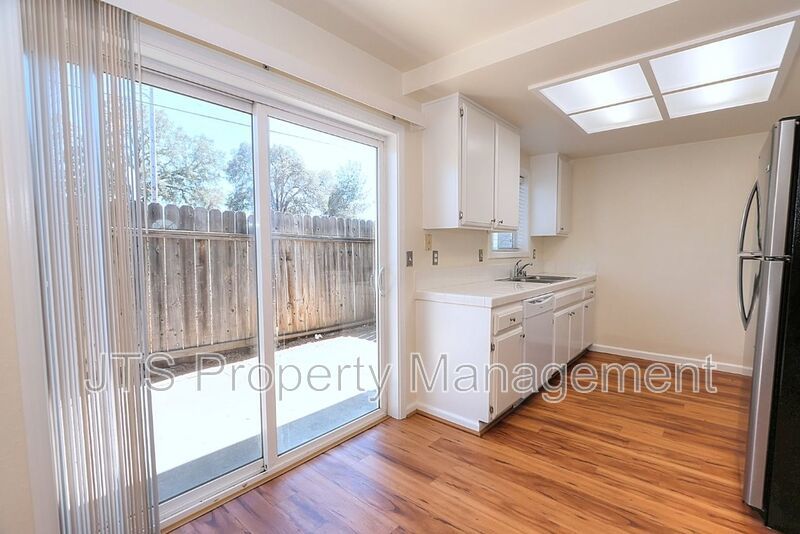 Condo For Rent Steps From Community Pool! property image