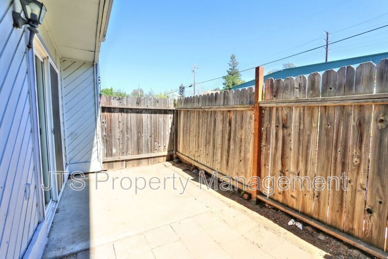 Condo For Rent Steps From Community Pool! property image