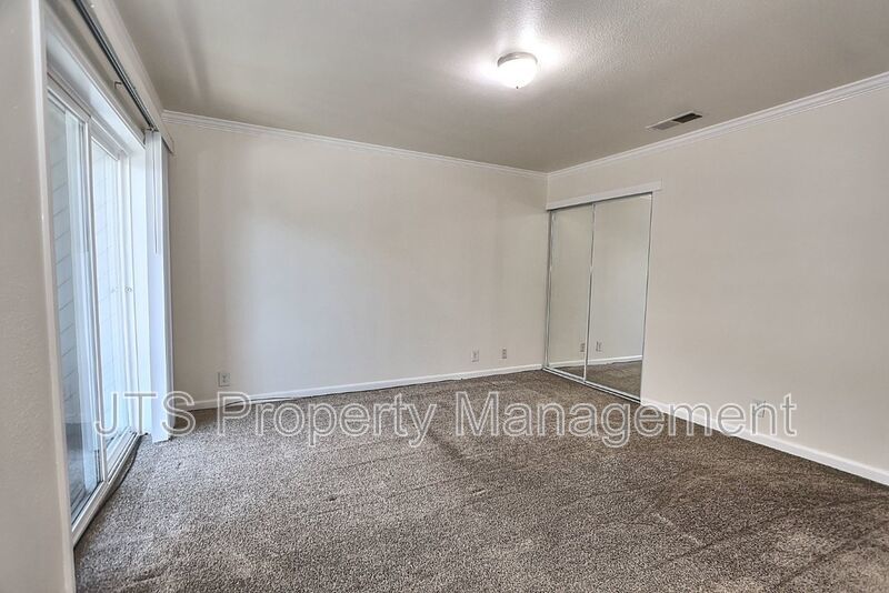 Condo For Rent Steps From Community Pool! property image