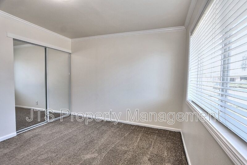 Condo For Rent Steps From Community Pool! property image