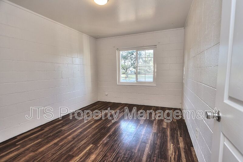 Cozy 2 bed 1 bath Unit in South Tahoe Park! property image