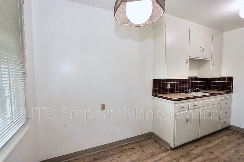 Upper Level Apartment Across From UC Davis Medical Center! property image