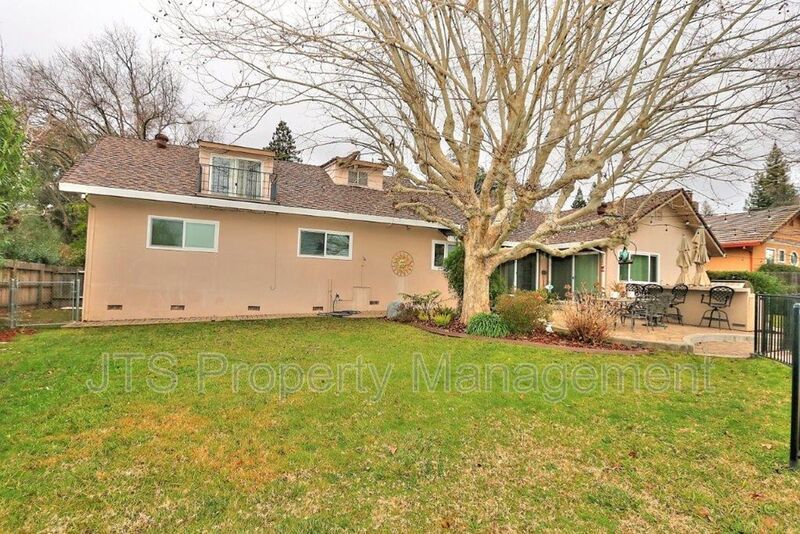 Fair Oaks Beauty off Winding Way- Available Soon! property image