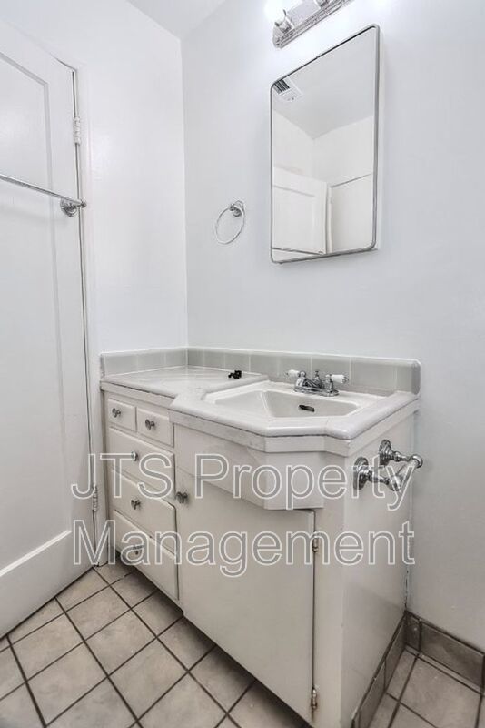 Nice 2 bed Duplex Coming Available Now! property image