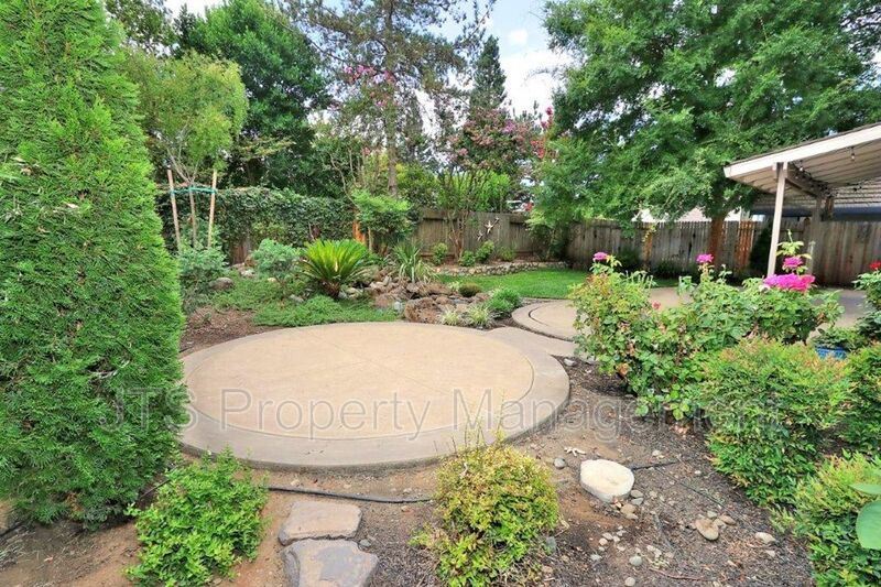 Incredible Gold River Home Steps from the American River Bike Trail! property image