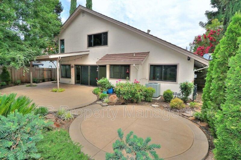 Incredible Gold River Home Steps from the American River Bike Trail! property image