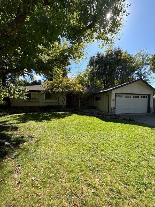 Beautiful Carmichael Home in Established Neighborhood for Rent! property image