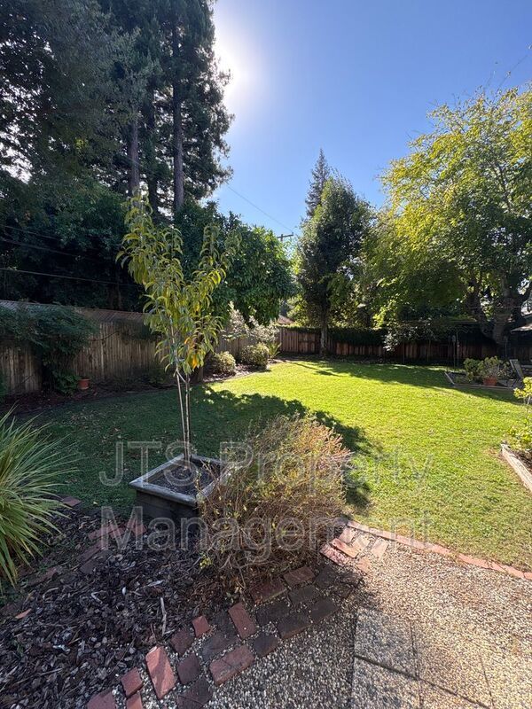 Beautiful Carmichael Home in Established Neighborhood for Rent! property image