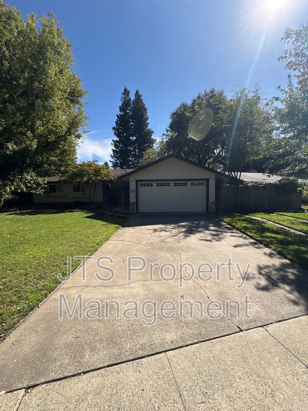 Beautiful Carmichael Home in Established Neighborhood for Rent! property image