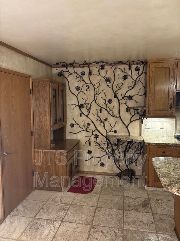 Beautiful Carmichael Home in Established Neighborhood for Rent! property image
