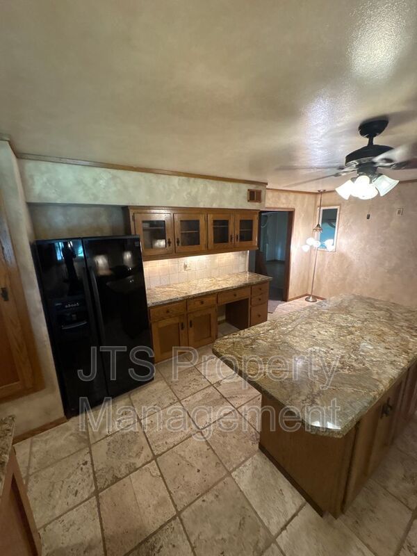 Beautiful Carmichael Home in Established Neighborhood for Rent! property image