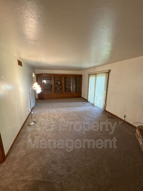 Beautiful Carmichael Home in Established Neighborhood for Rent! property image