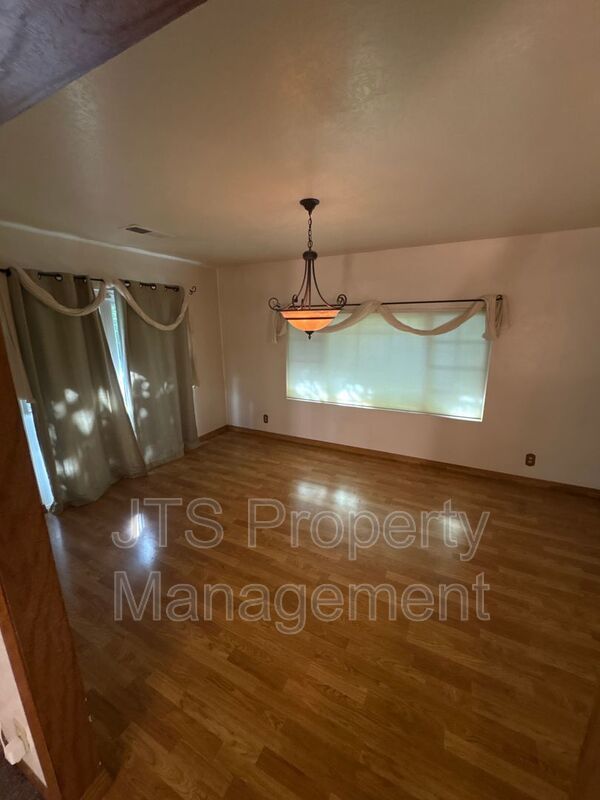 Beautiful Carmichael Home in Established Neighborhood for Rent! property image