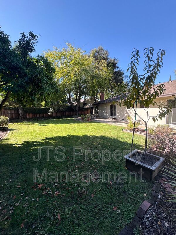 Beautiful Carmichael Home in Established Neighborhood for Rent! property image