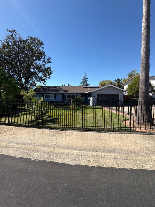 Resort-Style Retreat in Rancho Cordova for Rent property image