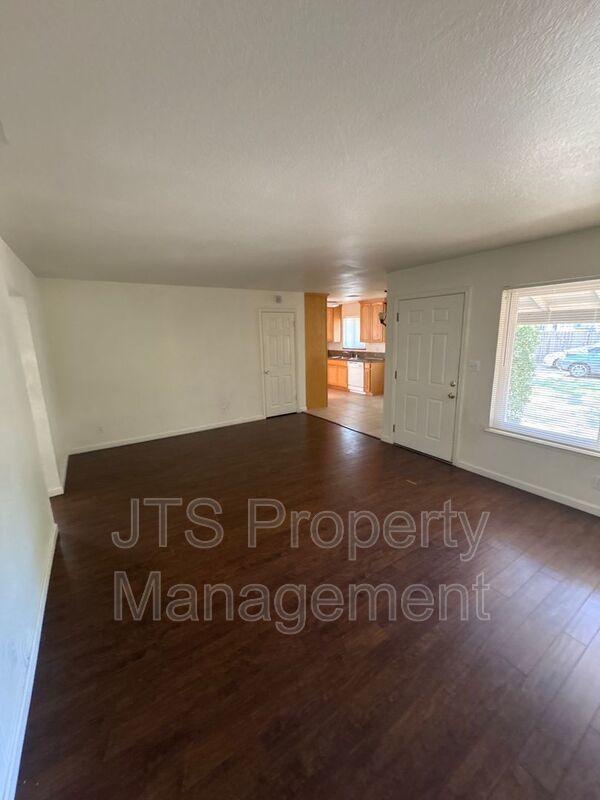 2 Bedroom House with Backyard for Rent! property image